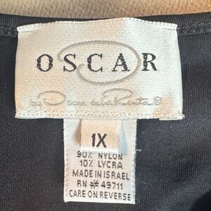 Oscar de la Renta Black Short Sleeve Tee PTP 22 stretches to 24